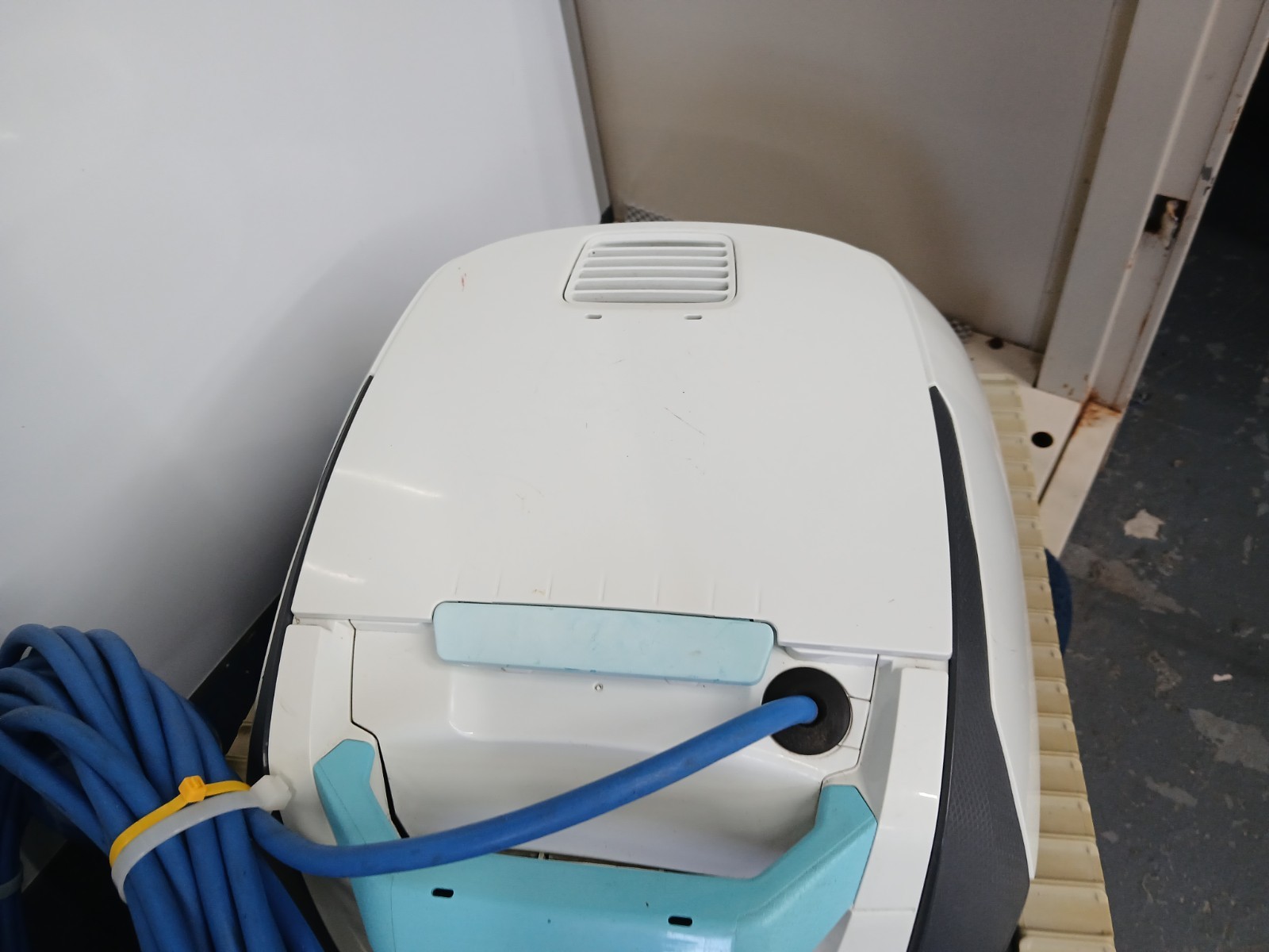 Dolphin Active 10 Pool Cleaner For Parts