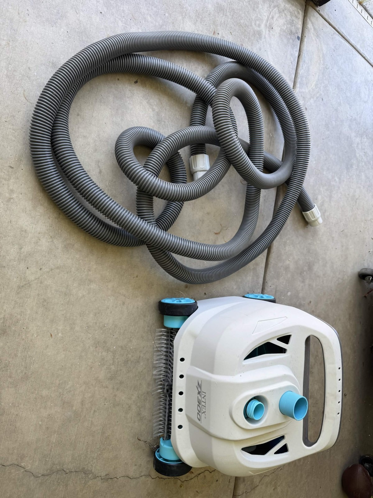 Intex ZX300 Vacuum for Above Ground Pools comes with 21 ft hose and original box