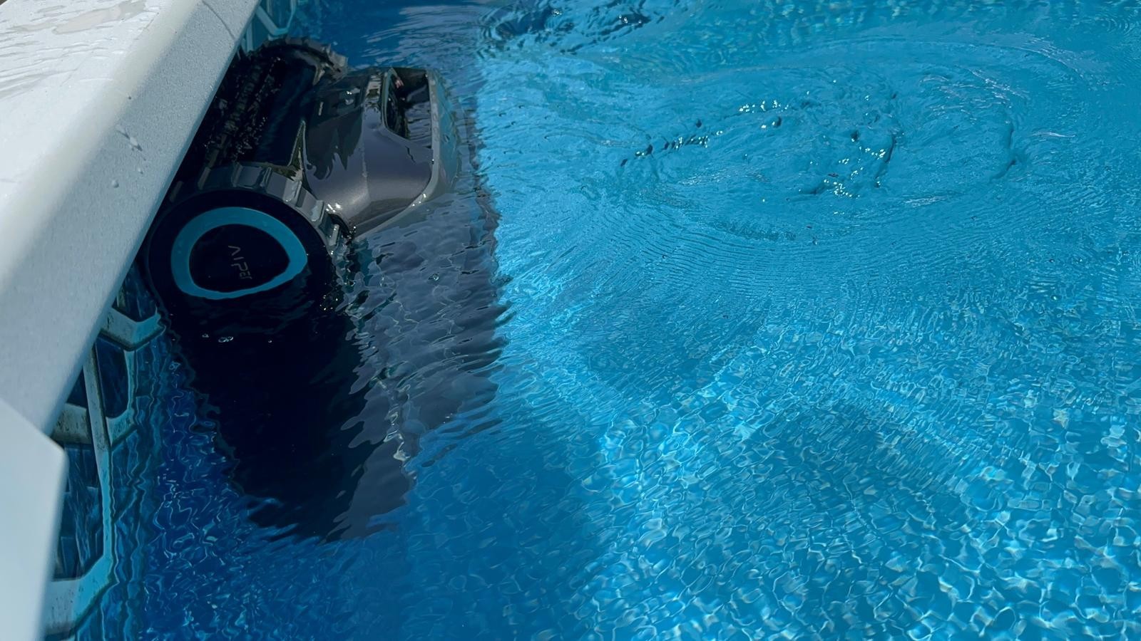 AIPER Scuba X1 Cordless Robotic Pool Cleaner 6600 GPH High-Power Suction NEW