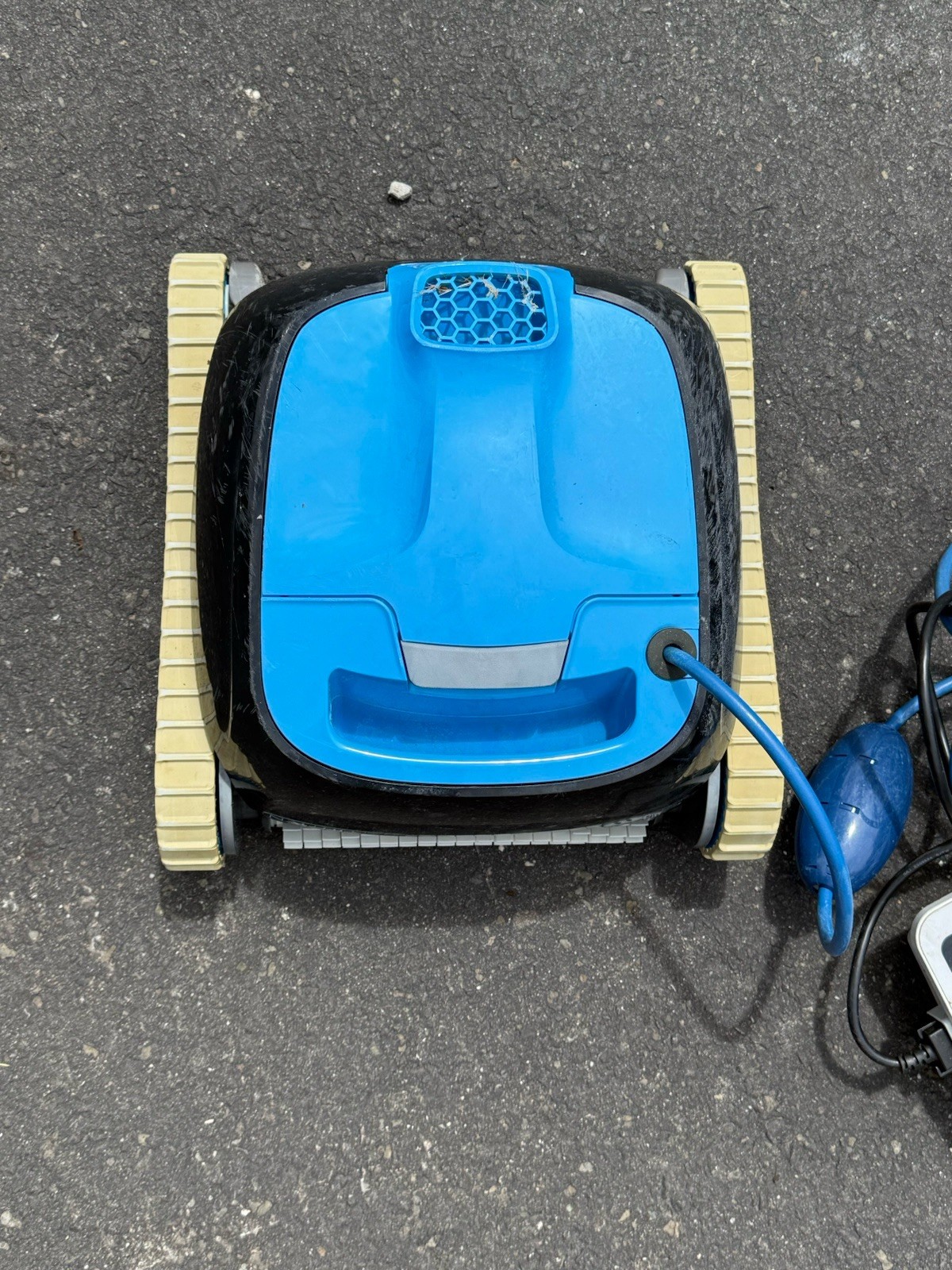 Dolphin Nautilus CC Automatic Robotic Pool Vacuum Cleaner 1 Year Old