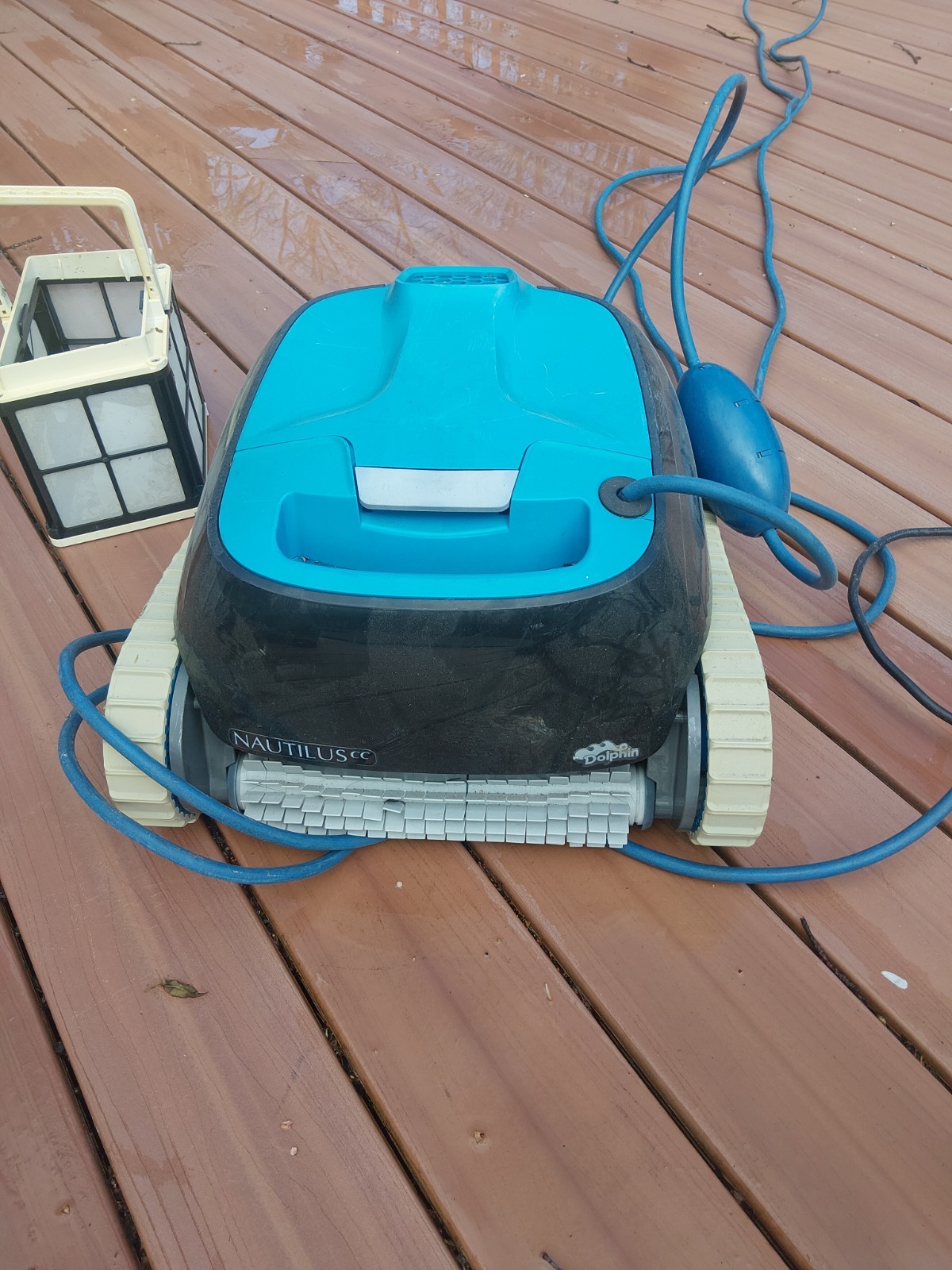 Dolphin Nautilus CC robotic pool cleaner 88886113-US