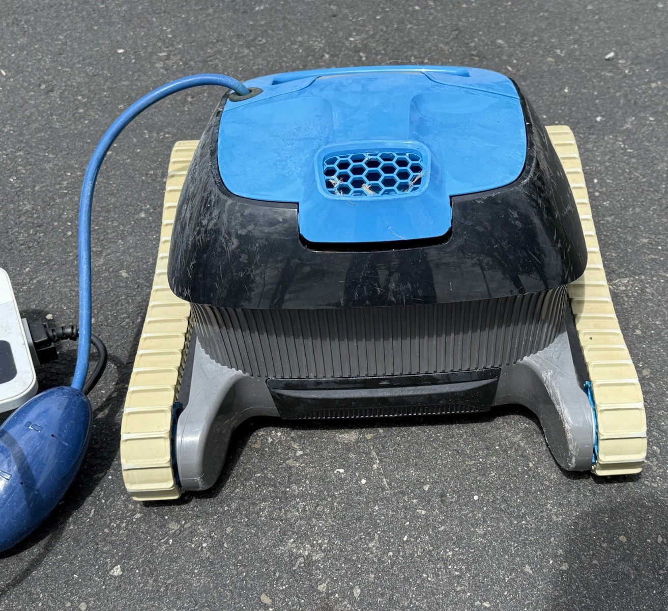 Dolphin Nautilus CC Automatic Robotic Pool Vacuum Cleaner 1 Year Old