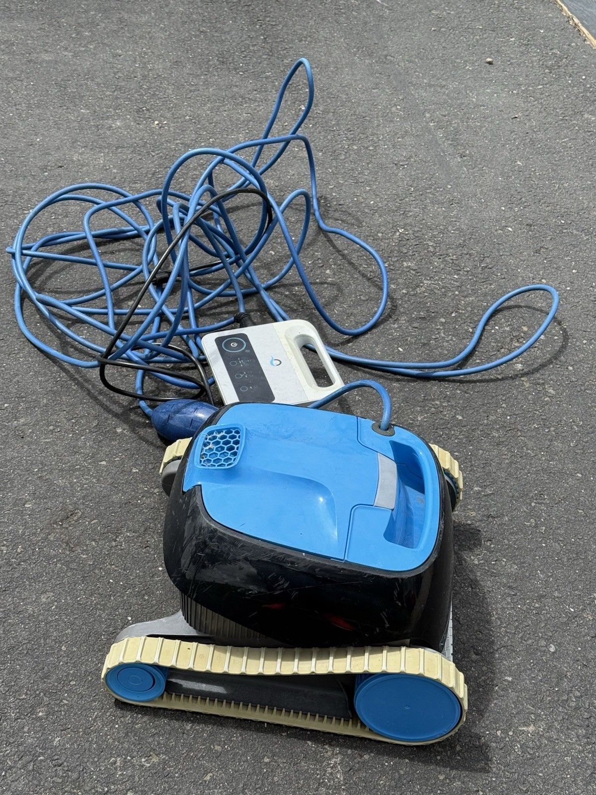 Dolphin Nautilus CC Automatic Robotic Pool Vacuum Cleaner 1 Year Old
