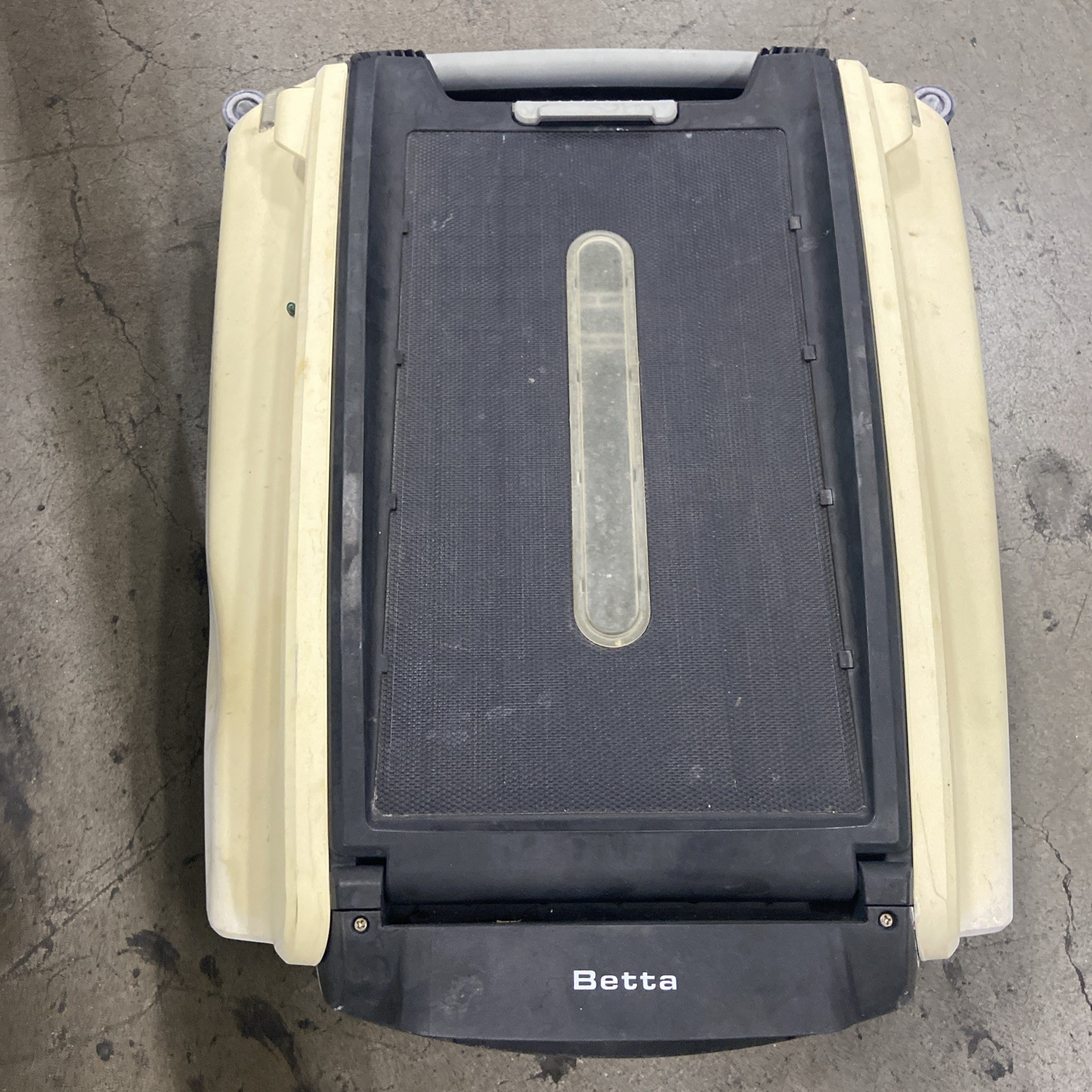 Betta SE Solar-Powered Robotic Automatic Pool Skimmer Cleaner with 24/7 Conti…