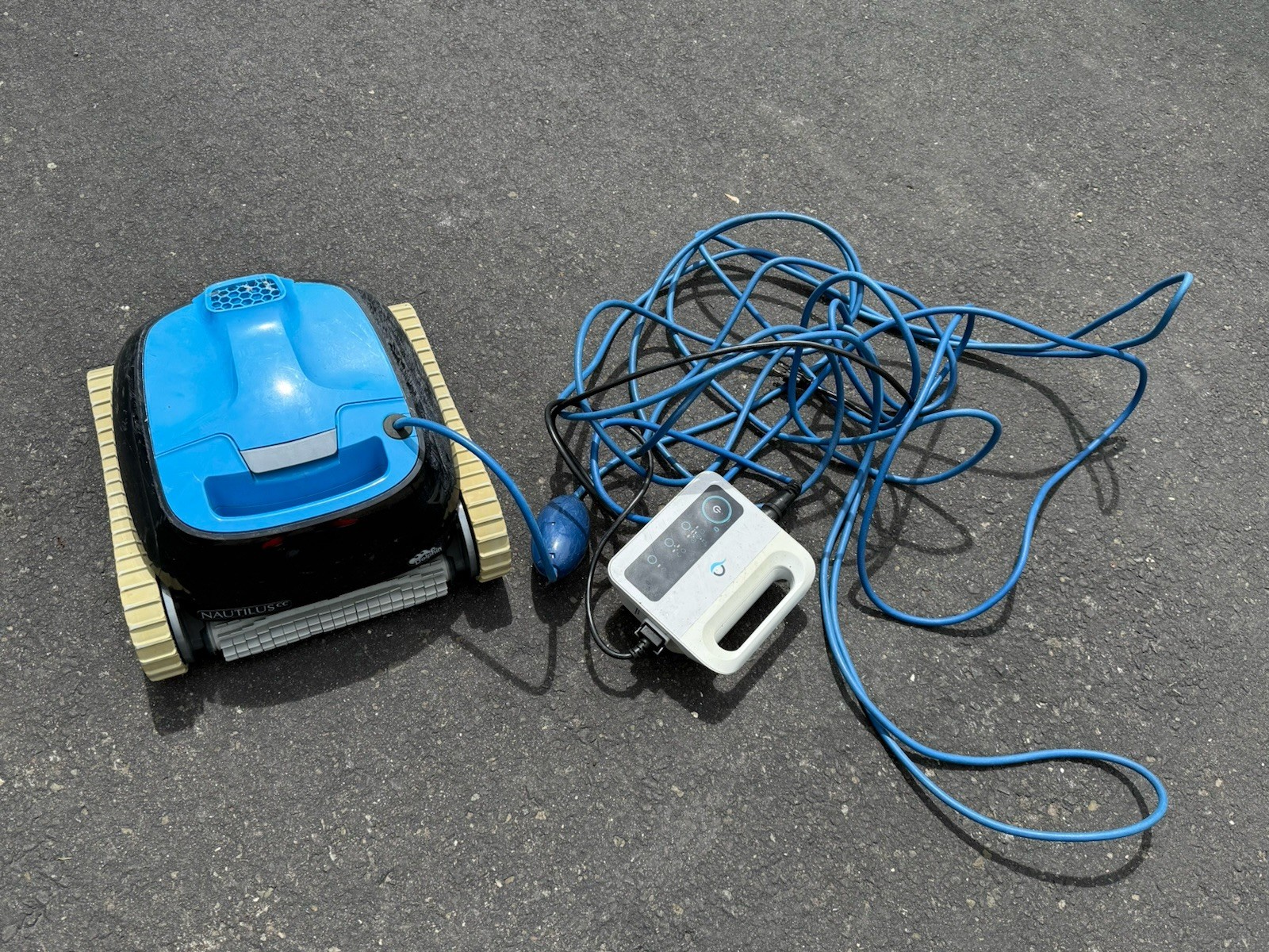 Dolphin Nautilus CC Automatic Robotic Pool Vacuum Cleaner 1 Year Old