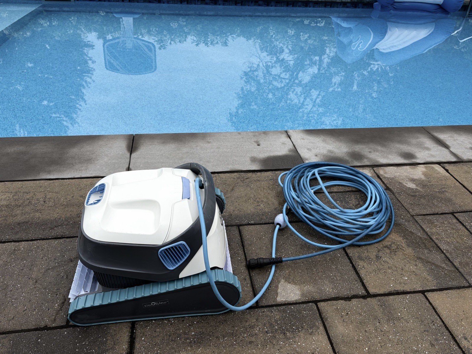 Dolphin S 200 S200 Corded Robotic Pool Cleaner w/ Filter Basket & Power Cord