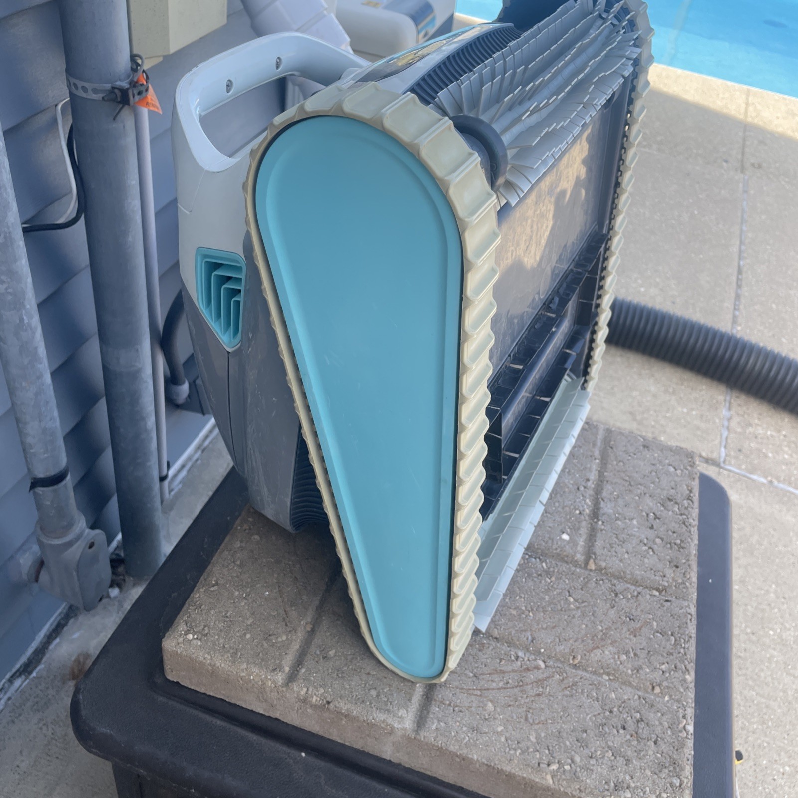 Maytronics Dolphin Active 20 Pool Cleaner Robot – No power Supply- no filter