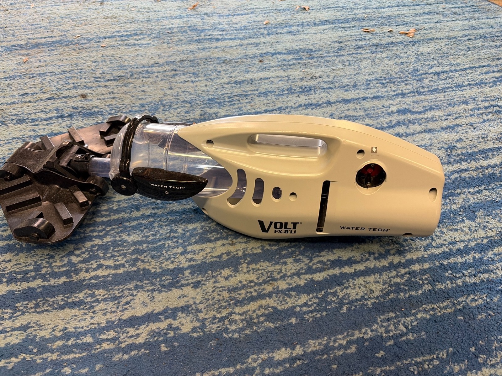 Water Tech Pool Blaster Volt FX-8Li Battery Powered Pool & Spa Vacuum 34000KL