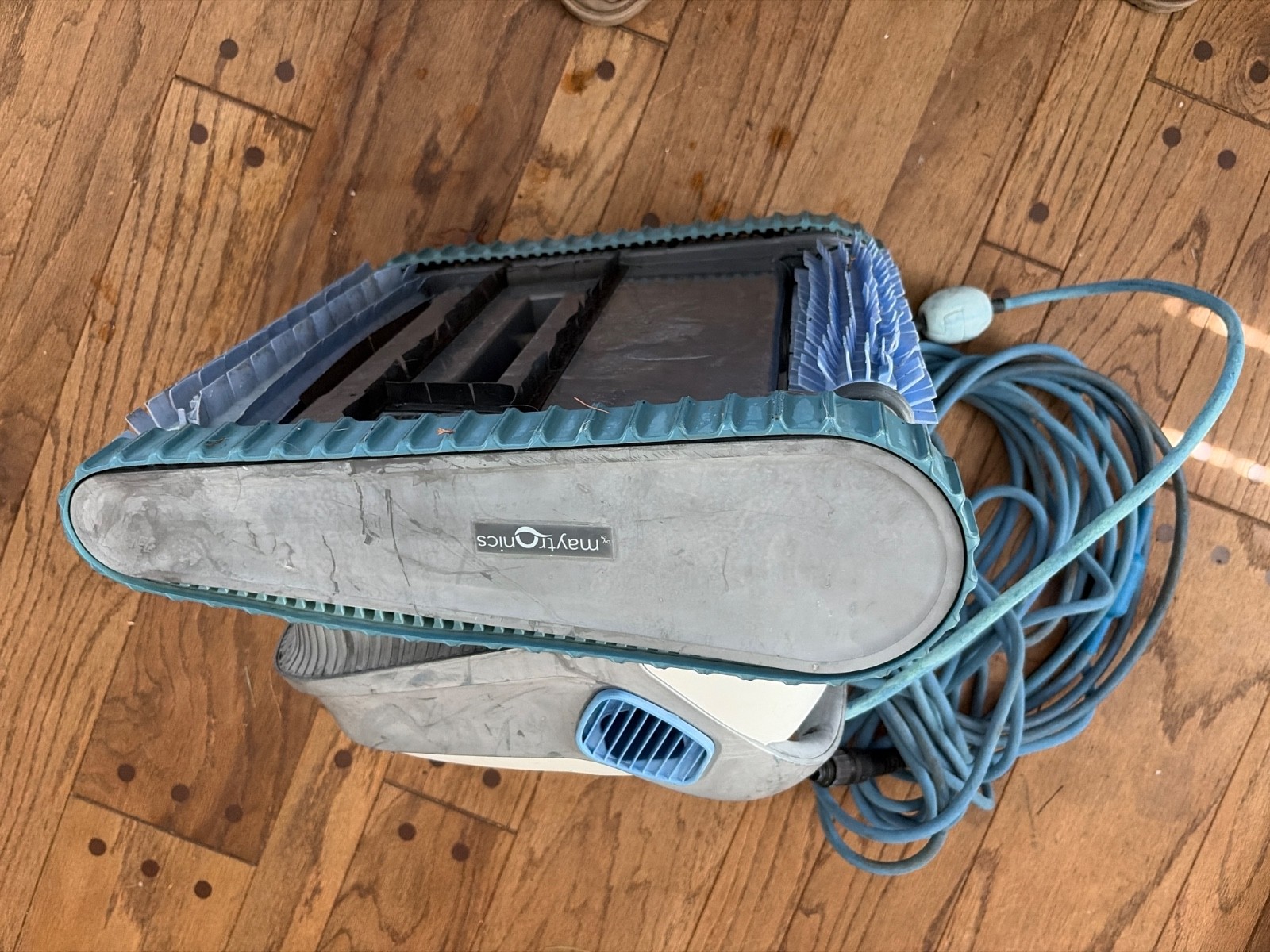 Dolphin S200 Robotic Pool Cleaner For Parts or Repair