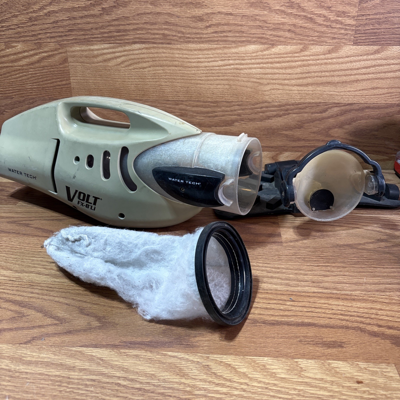 Water Tech Pool Blaster Volt FX-8Li Battery Powered Pool & Spa Vacuum 34000KL