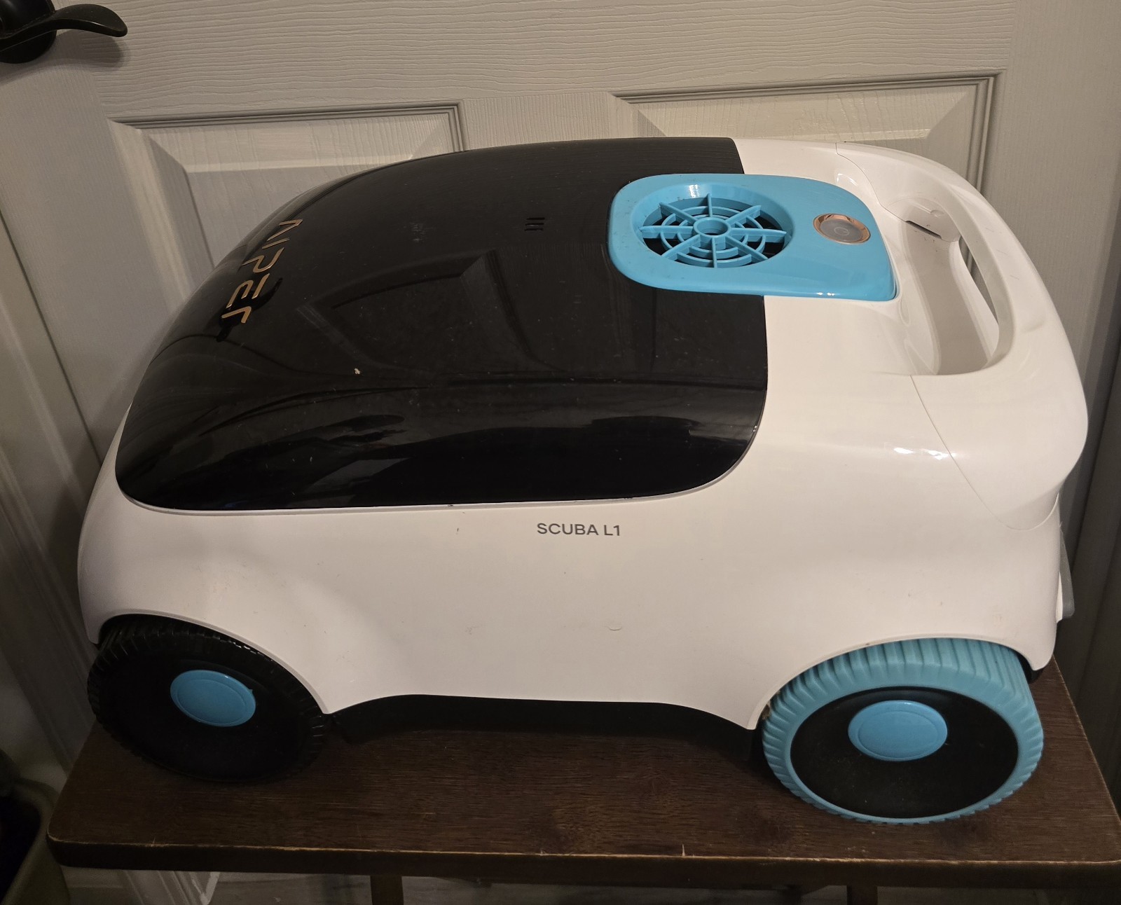 Aiper Scuba L1 Cordless Robotic Pool Cleaner for Above-Ground Pools Read Descrip