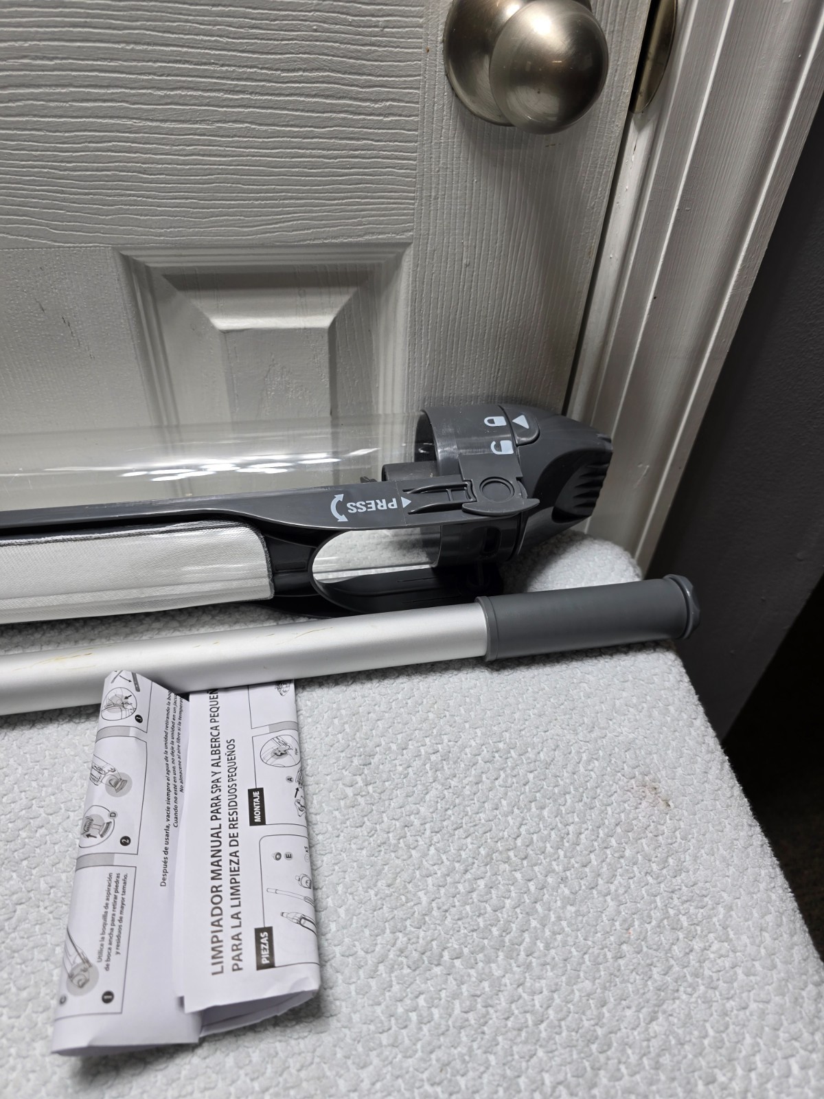 Small Pool & Spa Manual Debris Catcher in Plastic & Aluminum Gray 1.54 lbs