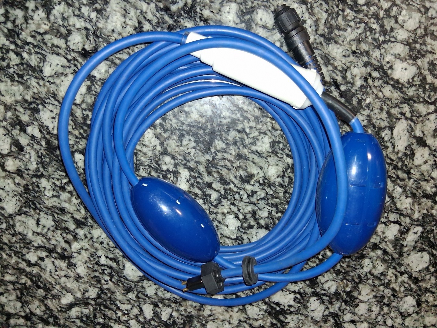 60ft Blue Cable Compatible w/ Dolphin PoolRobot 2 Big Floats & Swivel 2 Pin plug