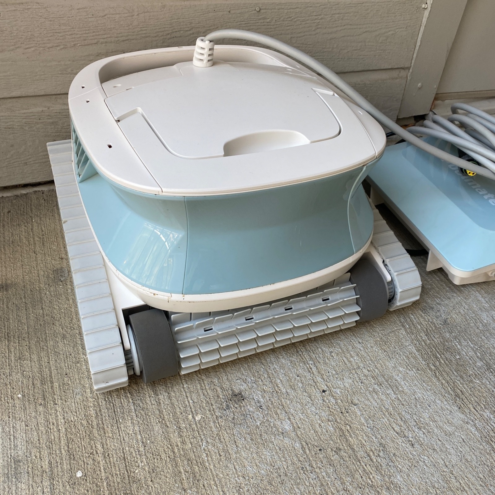 Hydro 4 SE Pool Vacuum Robot Cleaner for Inground Pools