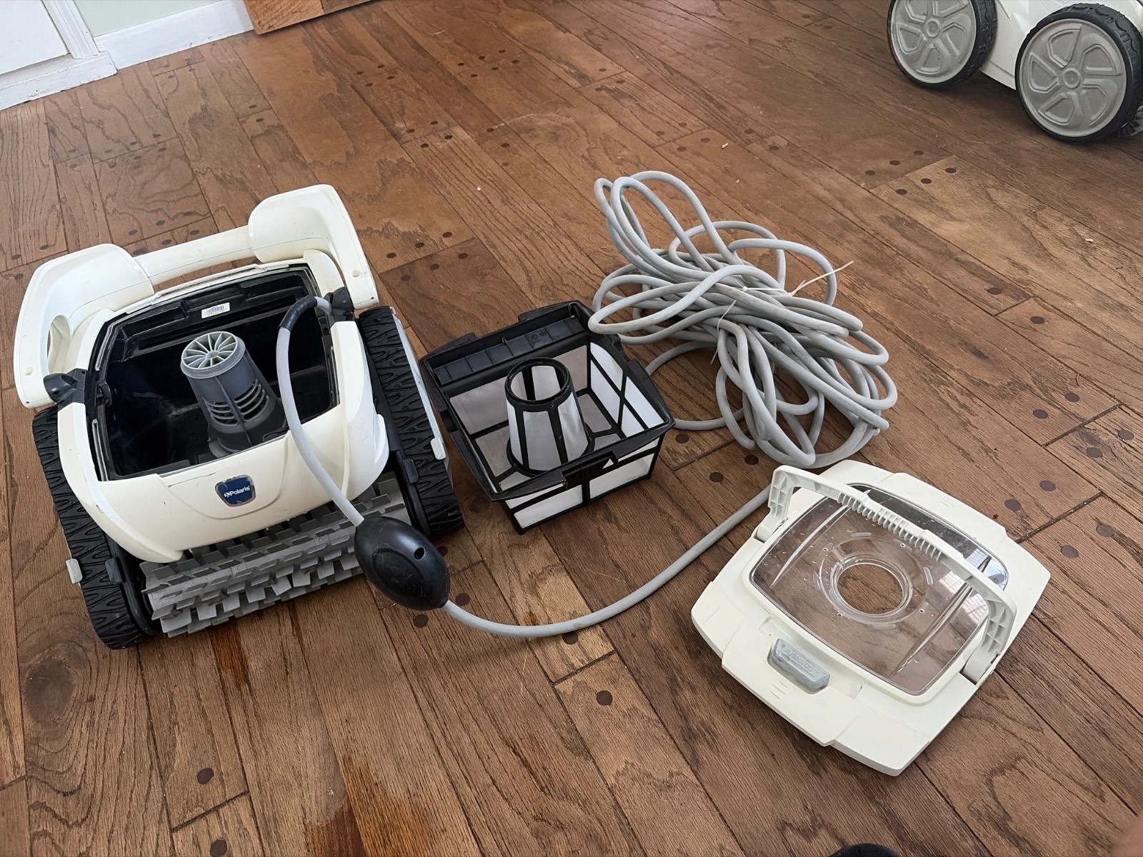 The Polaris Zodiac P825 Robotic Pool Cleaner EM2701