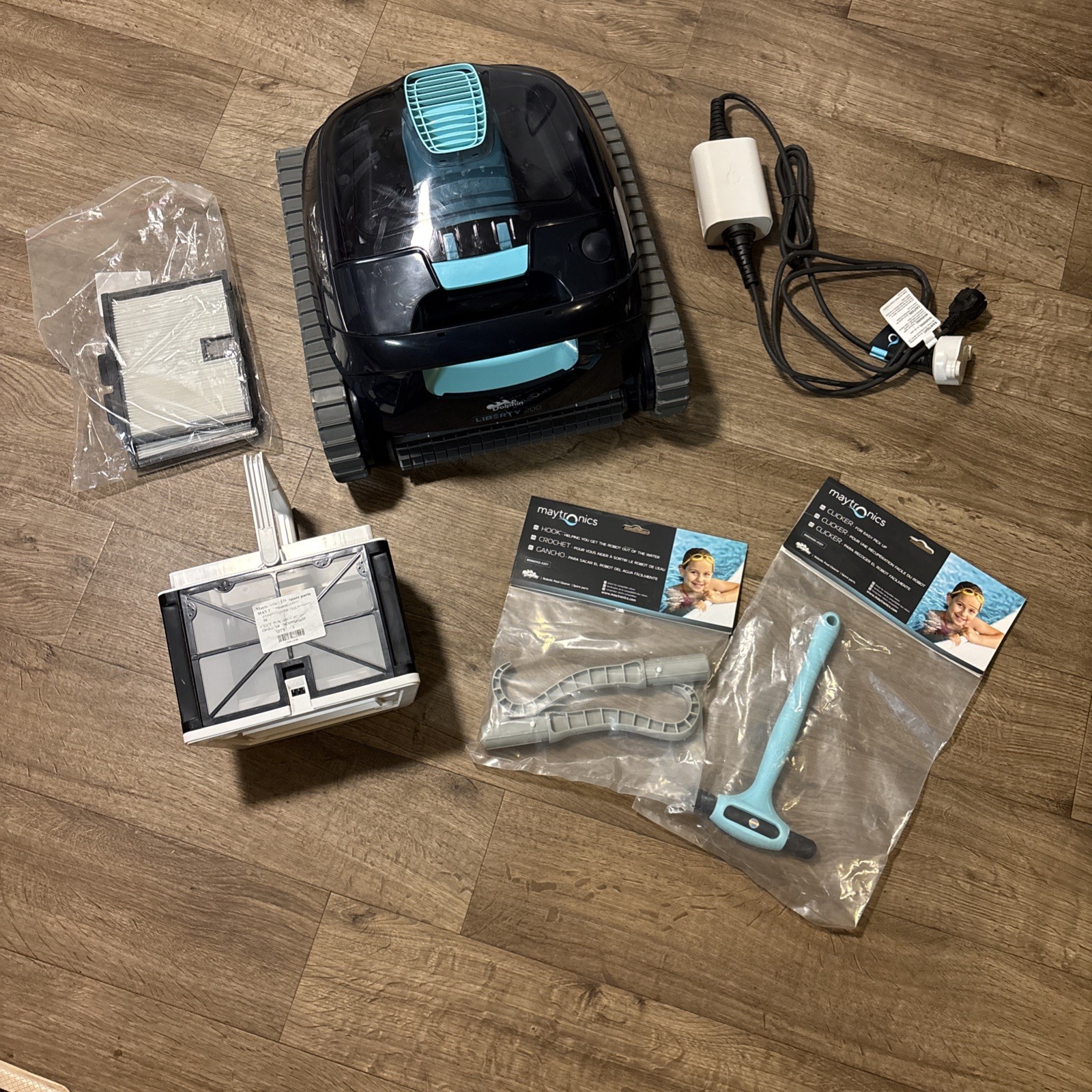 Dolphin Liberty 200 Cordless Robotic Pool Cleaner 99998120-US
