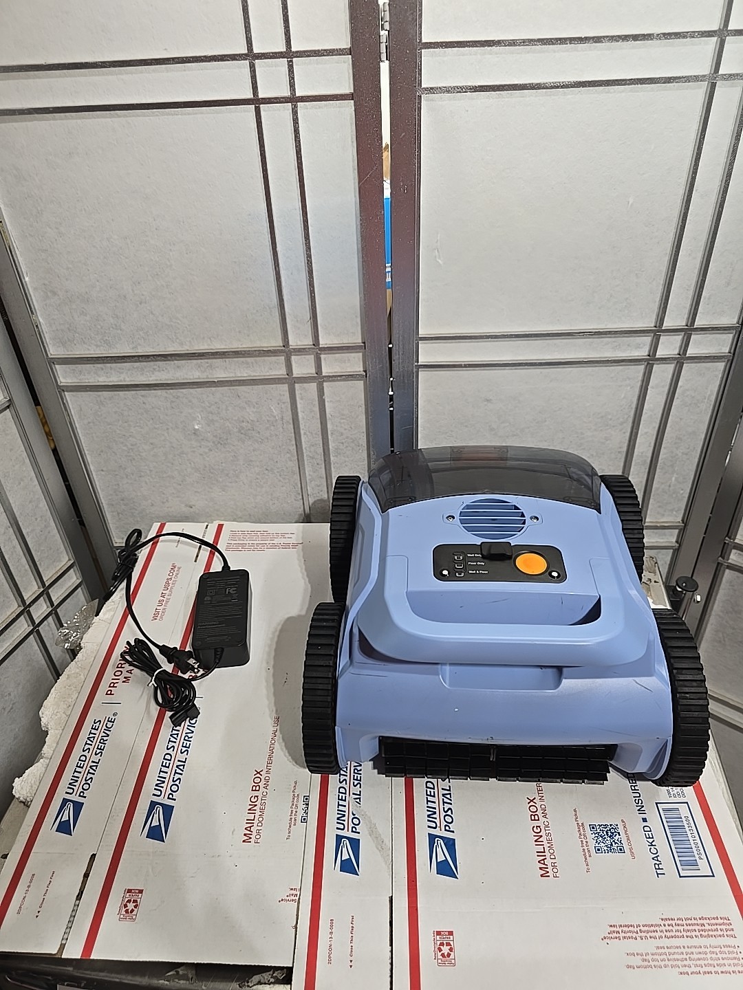 Pool Cleaner Cordless Robotic Wall Climbing Pool Vacuum In/Above Ground **MINT**